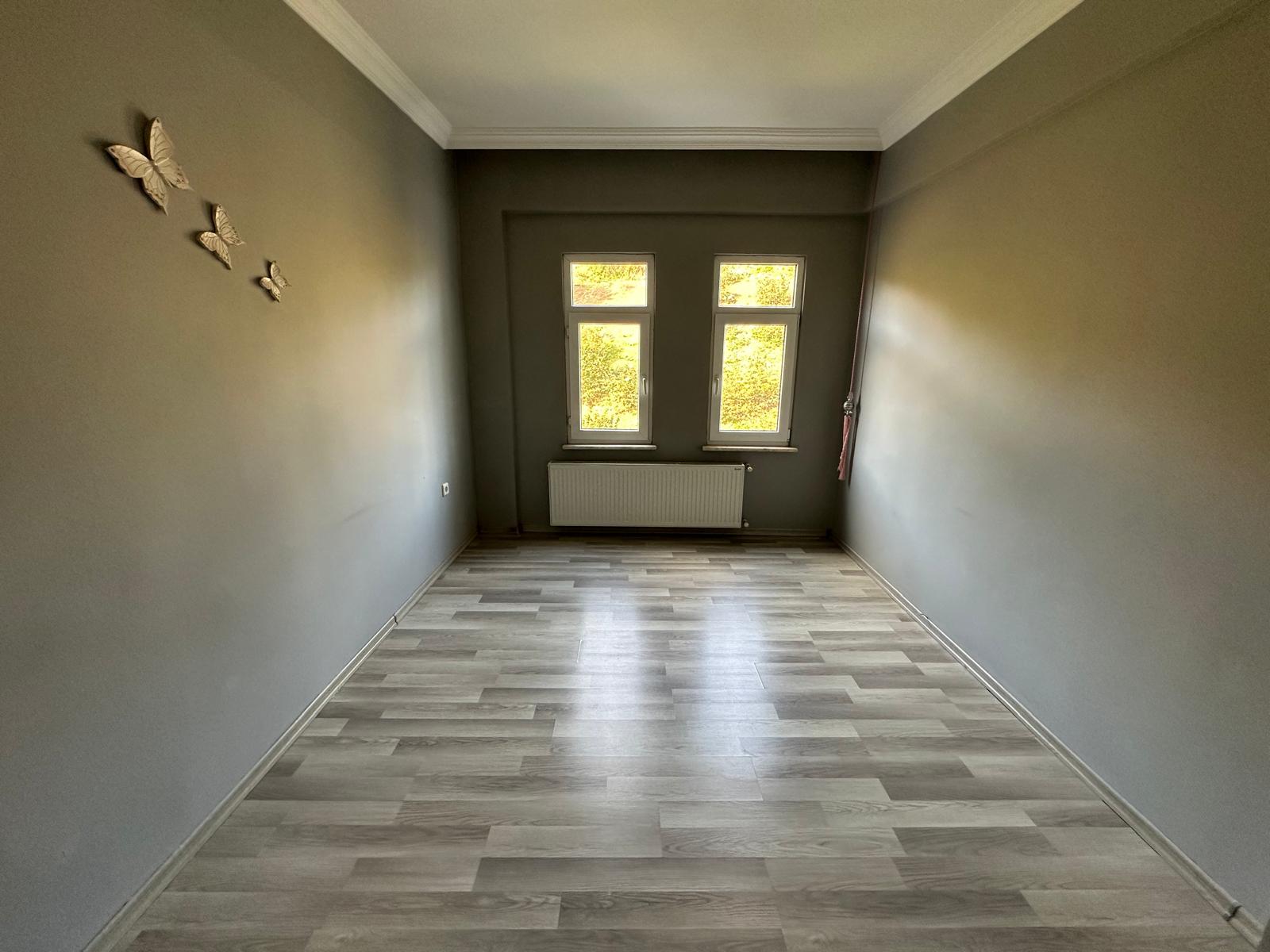 MABEL GAYRİMENKUL/VAKFIKEBİR YALIKÖY'DE SATILIK 2+1 ARAKAT DAİRE